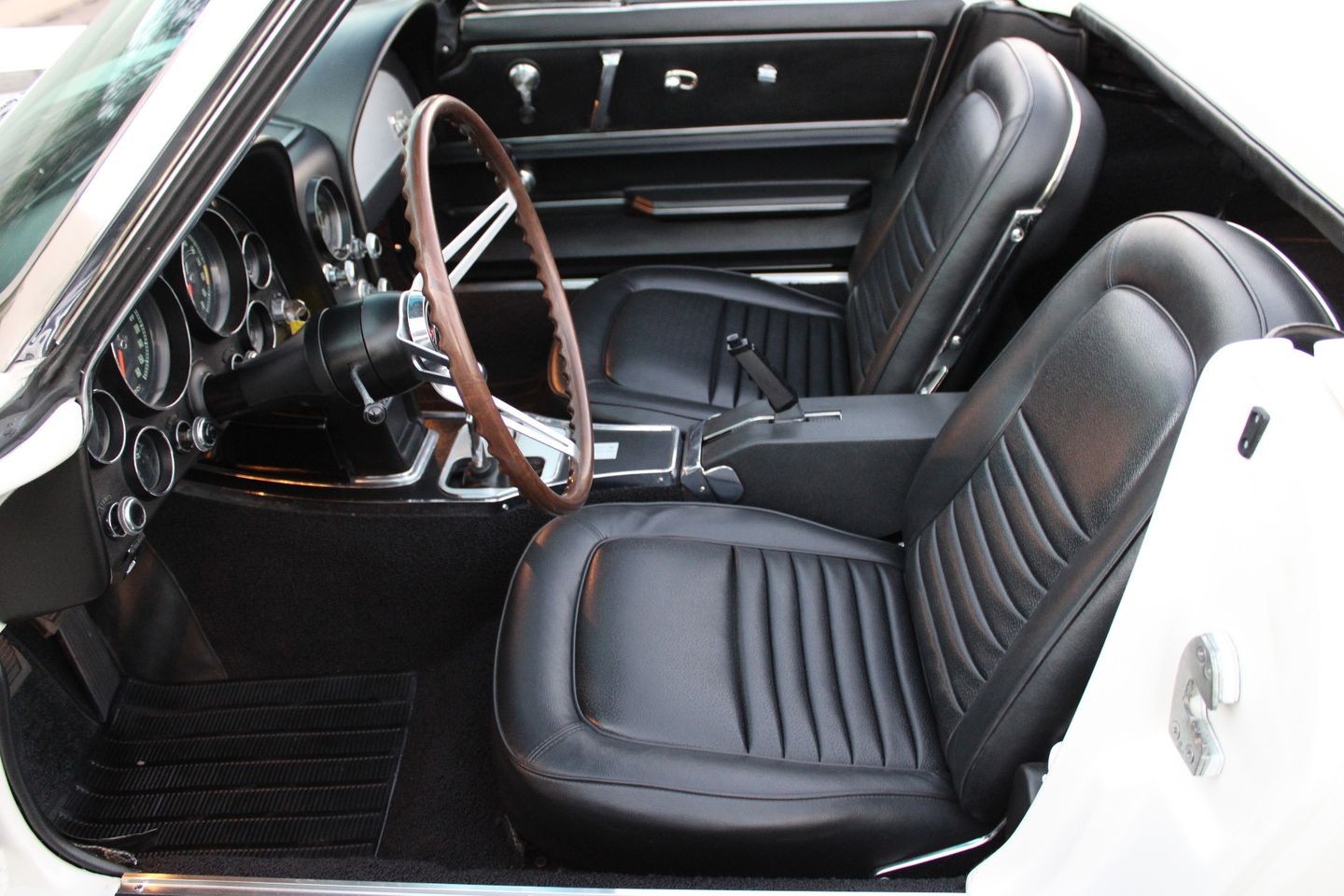 Chevrolet-Corvette-1967-Convertible-24