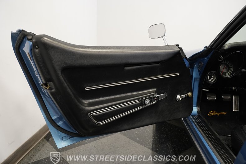 Chevrolet-Corvette-1968-Lemans-Blue-Black-45