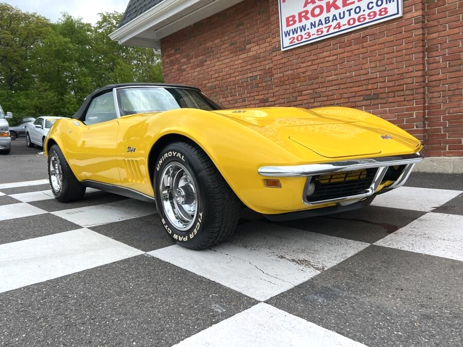 Chevrolet-Corvette-1969-Convertible-2