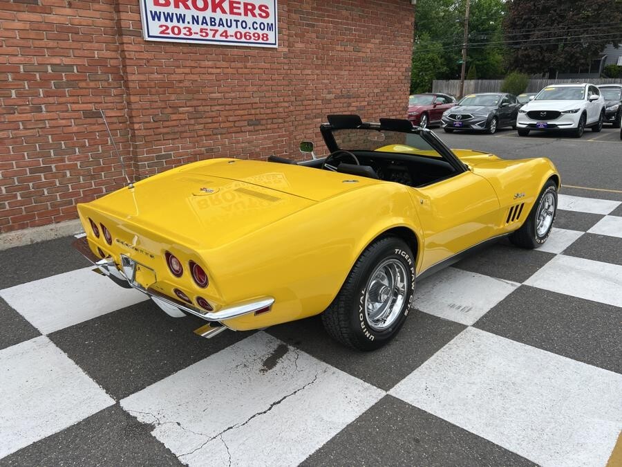 Chevrolet-Corvette-1969-Convertible-9