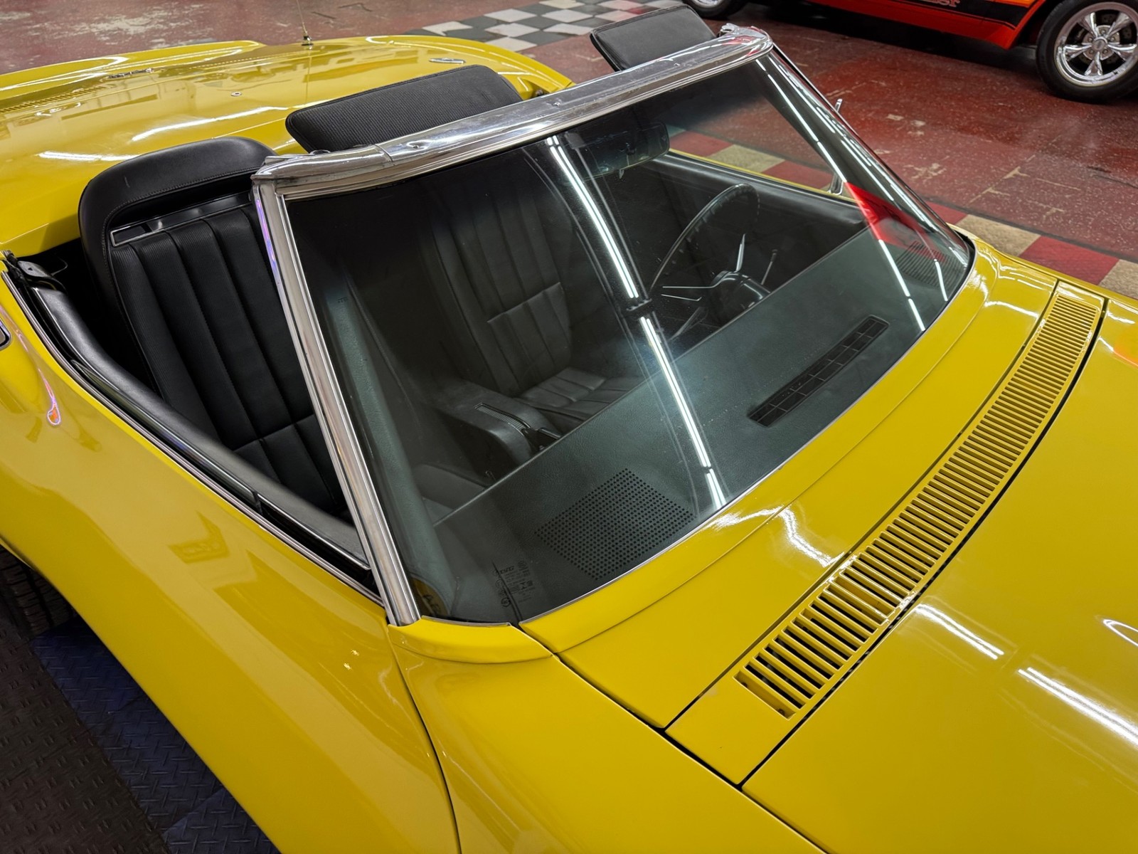 Chevrolet-Corvette-1970-17