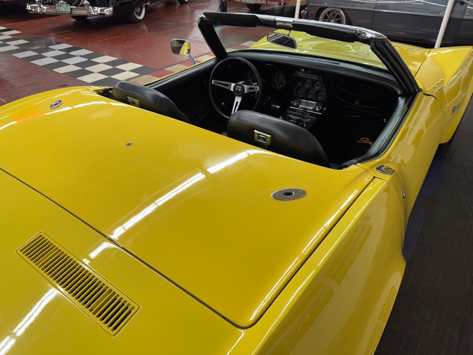 Chevrolet-Corvette-1970-21