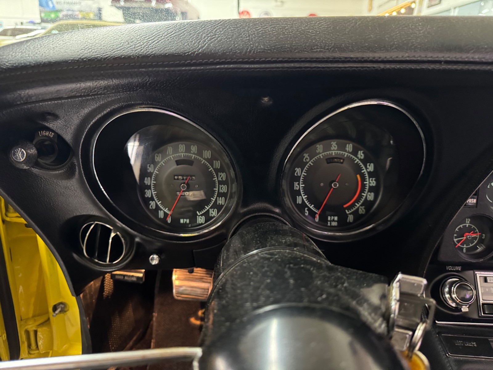 Chevrolet-Corvette-1970-36