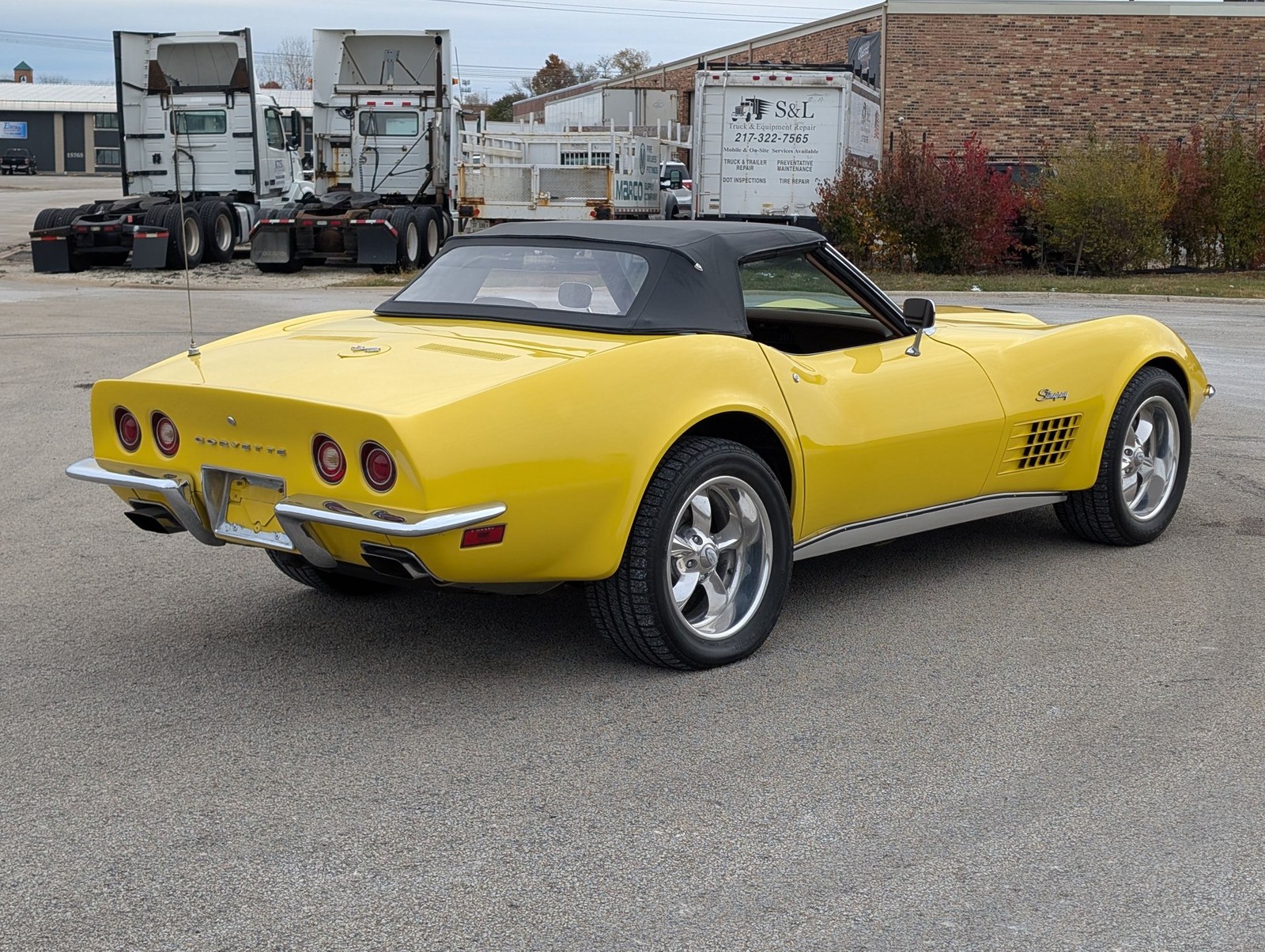 Chevrolet-Corvette-1972-Convertible-2