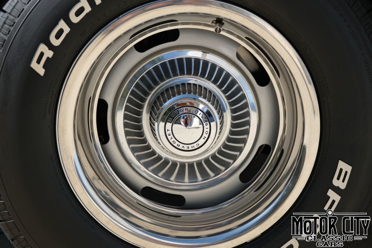 Chevrolet-Corvette-1973-16