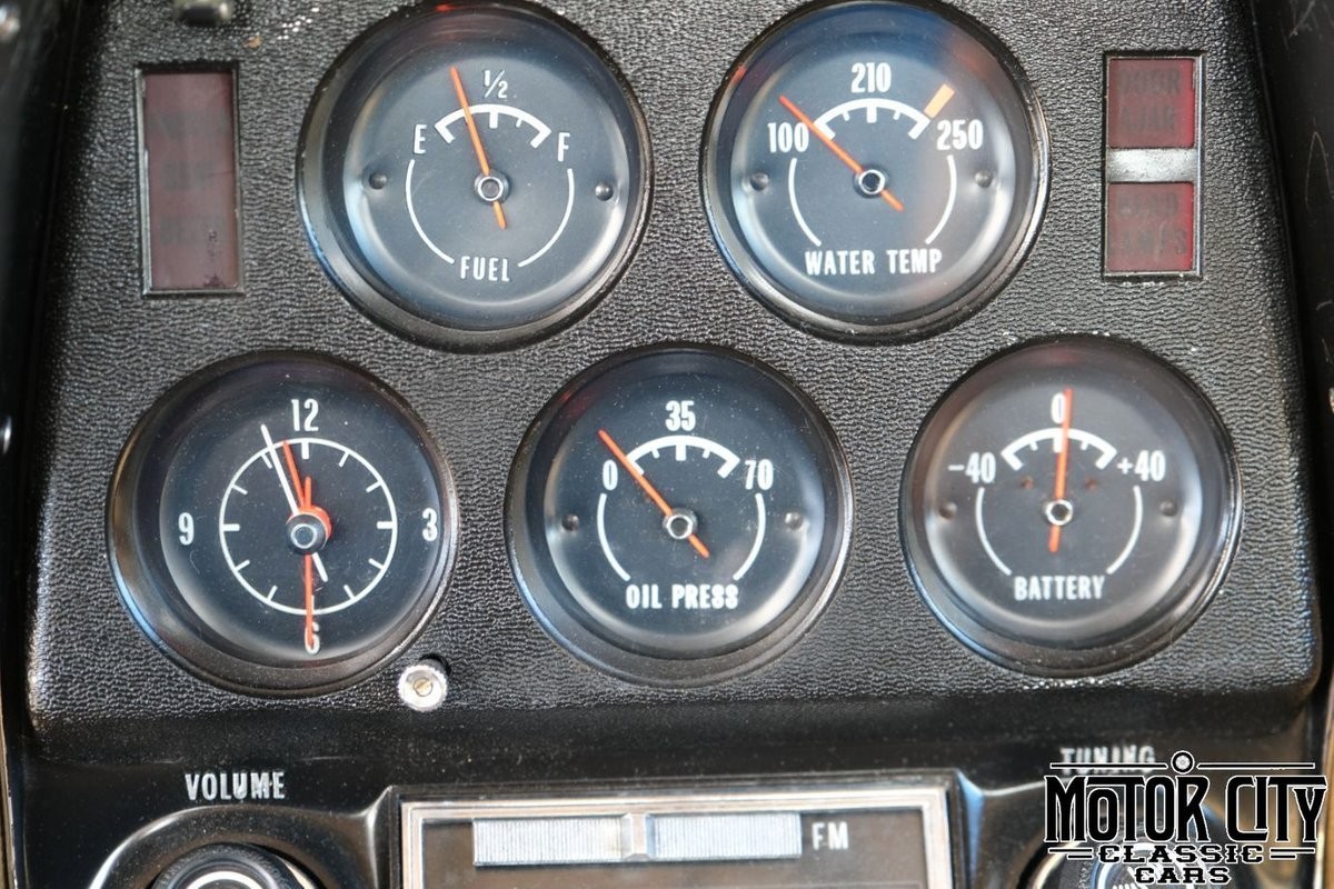 Chevrolet-Corvette-1973-23