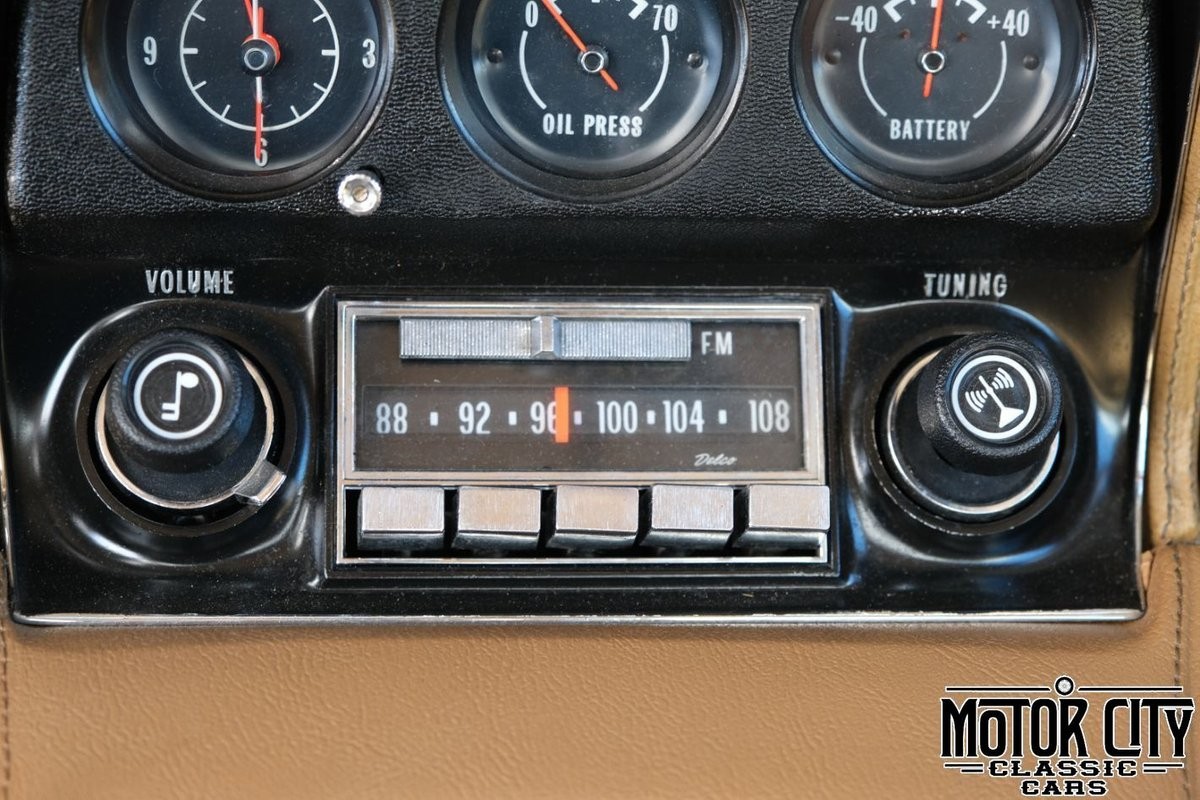 Chevrolet-Corvette-1973-24