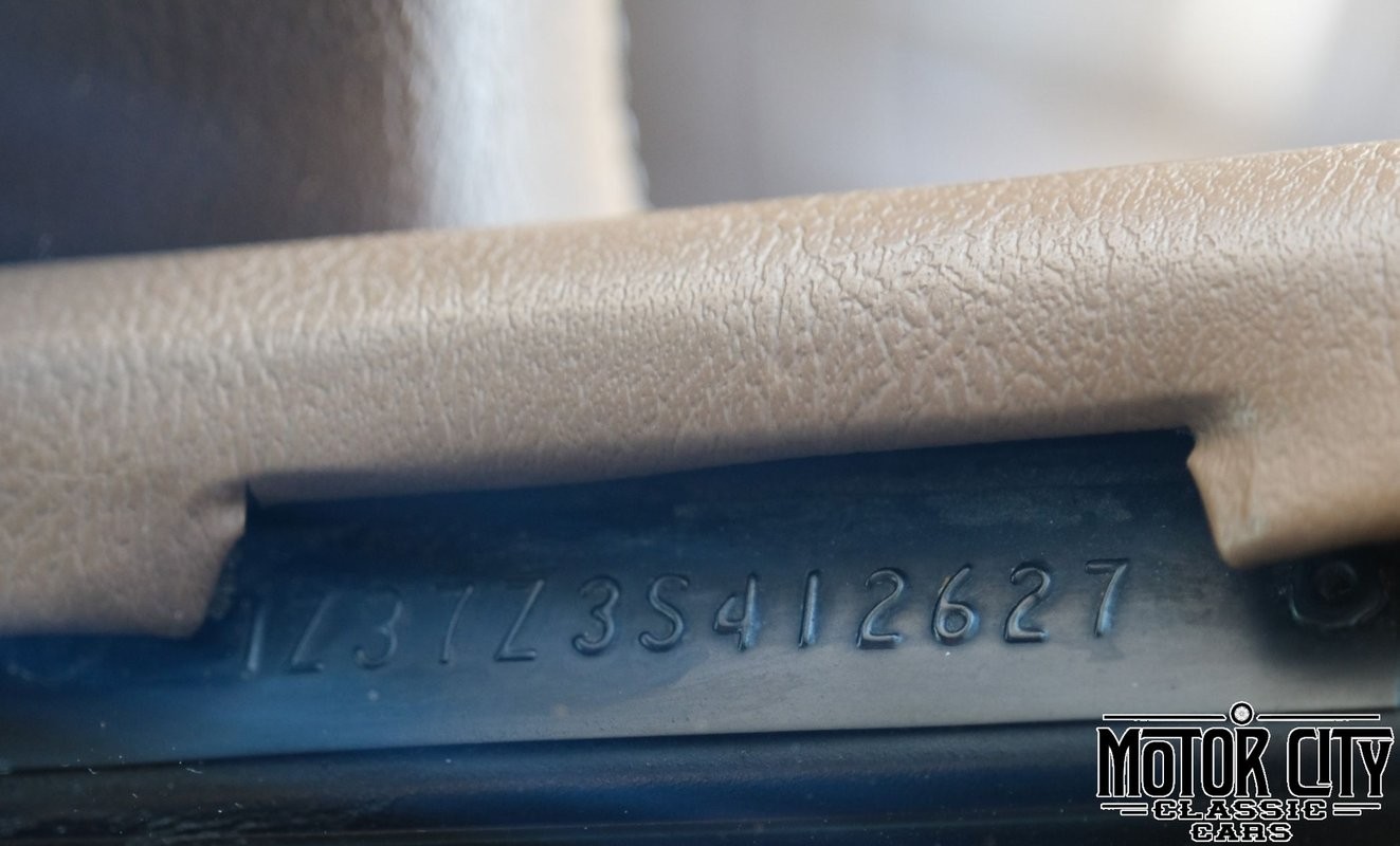 Chevrolet-Corvette-1973-26