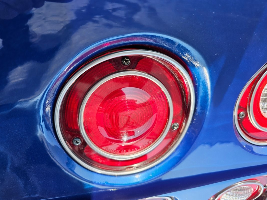 Chevrolet-Corvette-1973-27