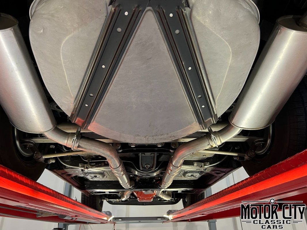 Chevrolet-Corvette-1973-33