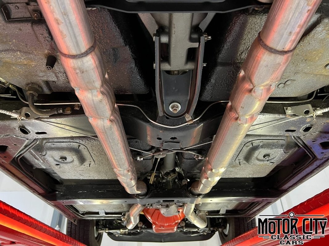 Chevrolet-Corvette-1973-34