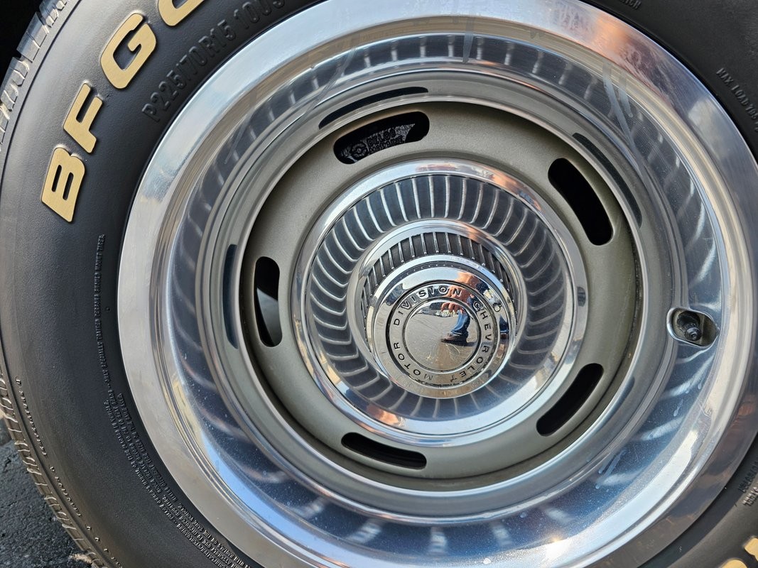 Chevrolet-Corvette-1973-35