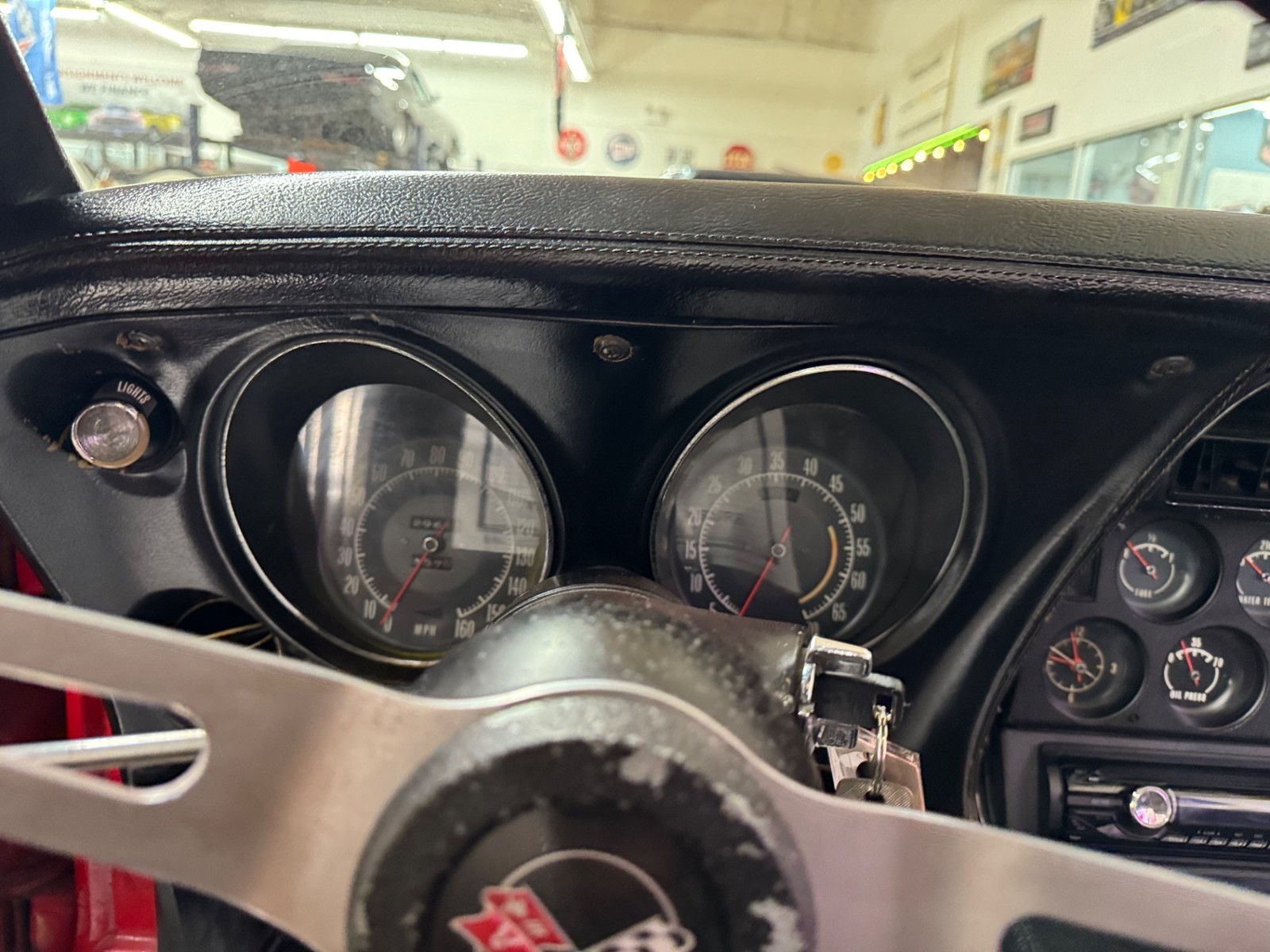 Chevrolet-Corvette-1973-37