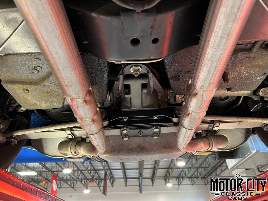 Chevrolet-Corvette-1973-38