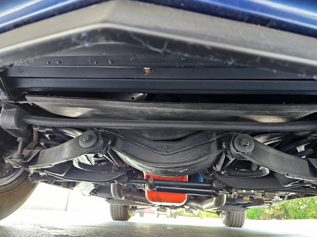 Chevrolet-Corvette-1973-39