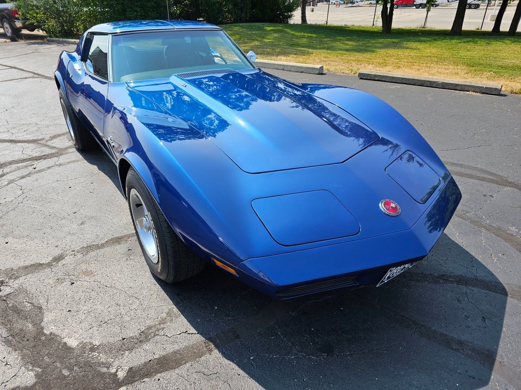 Chevrolet-Corvette-1973-4