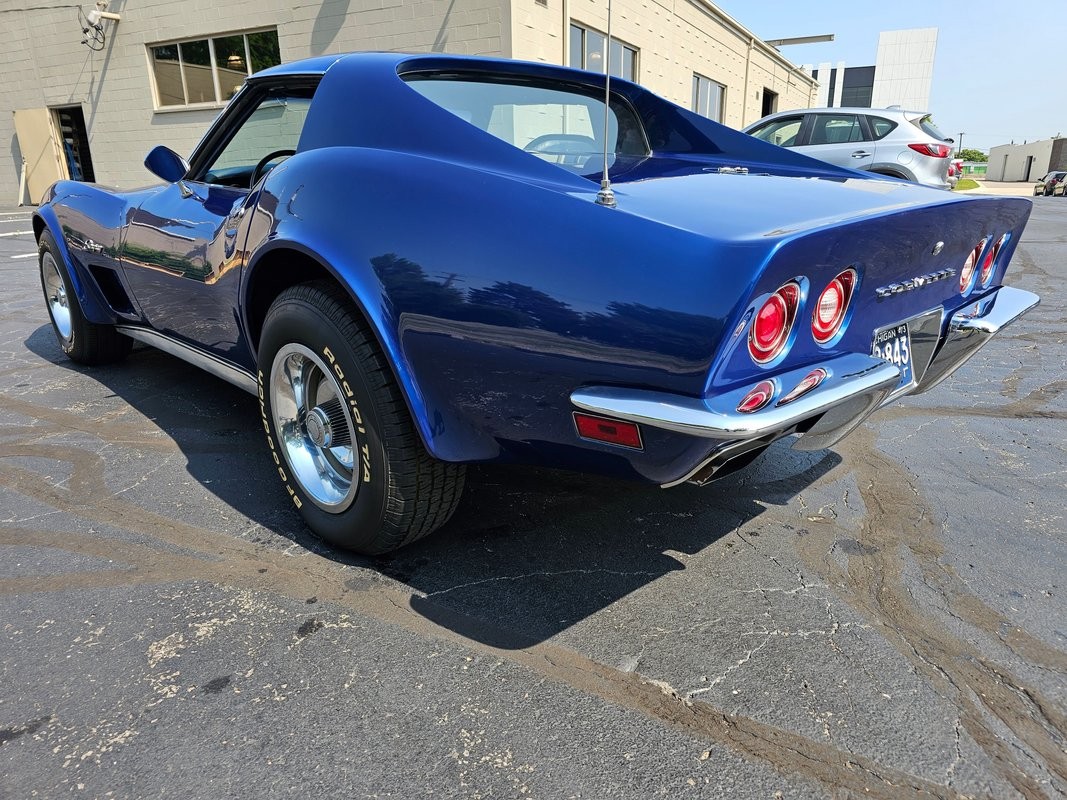 Chevrolet-Corvette-1973-8