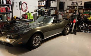 Chevrolet-Corvette-1974-Convertible-2