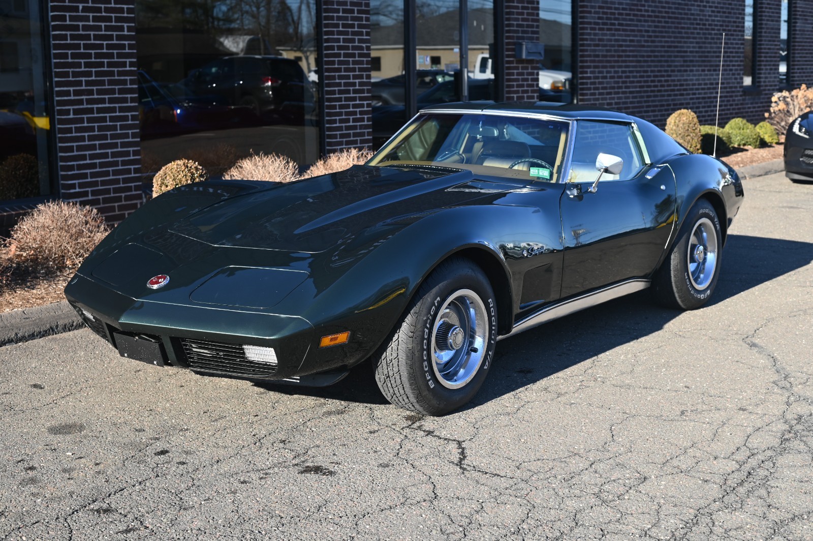 Chevrolet-Corvette-1974-Coupe-1