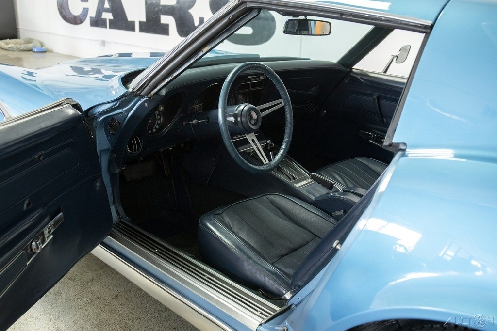 Chevrolet-Corvette-1974-Coupe-10