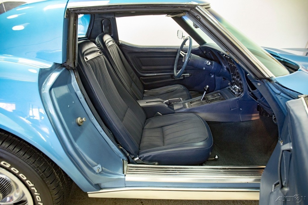 Chevrolet-Corvette-1974-Coupe-11