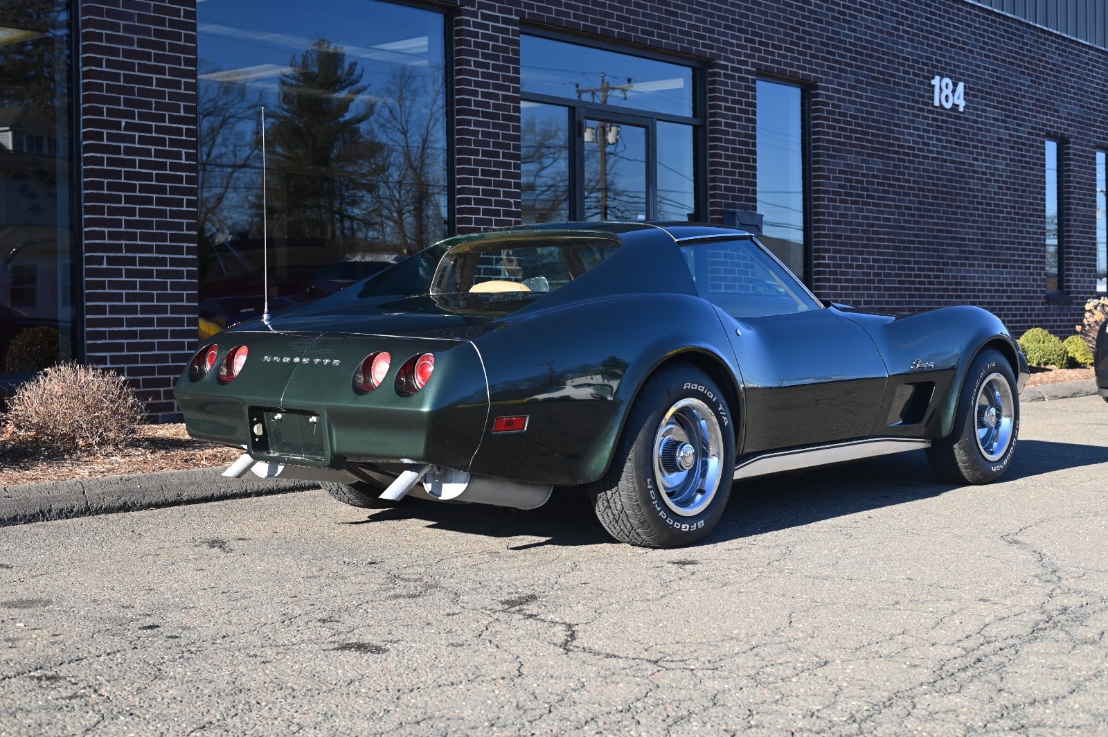 Chevrolet-Corvette-1974-Coupe-11