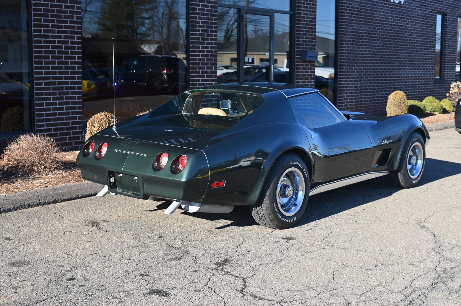 Chevrolet-Corvette-1974-Coupe-12