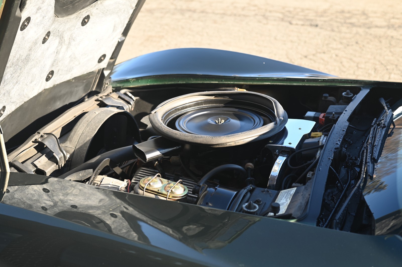 Chevrolet-Corvette-1974-Coupe-16