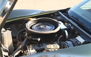 Chevrolet-Corvette-1974-Coupe-17