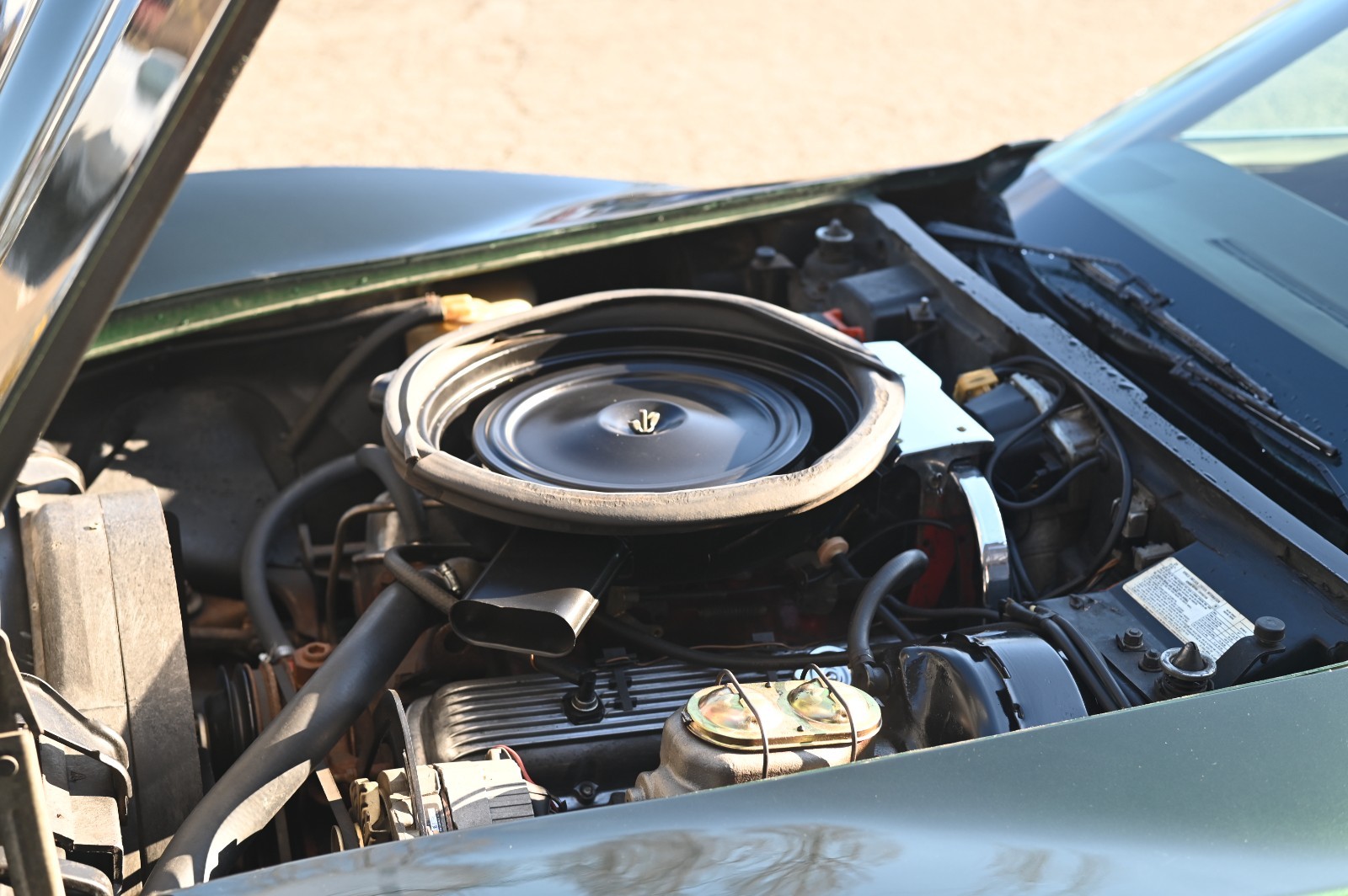 Chevrolet-Corvette-1974-Coupe-17