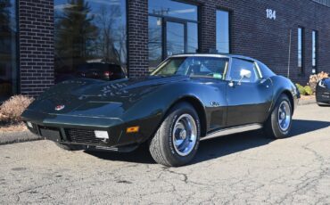 Chevrolet-Corvette-1974-Coupe-2