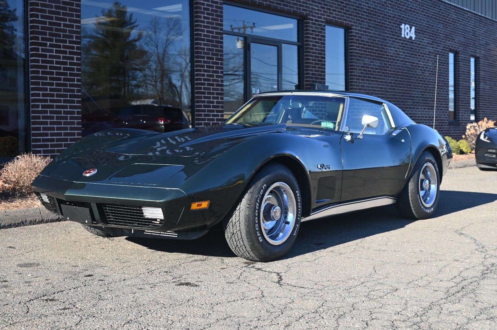 Chevrolet-Corvette-1974-Coupe-2