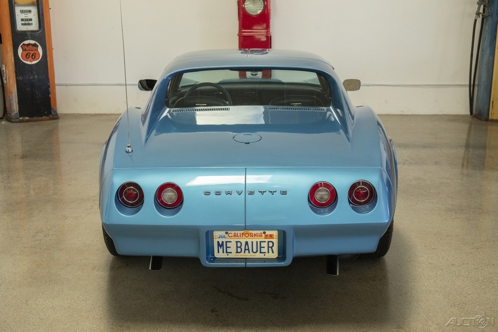 Chevrolet-Corvette-1974-Coupe-3