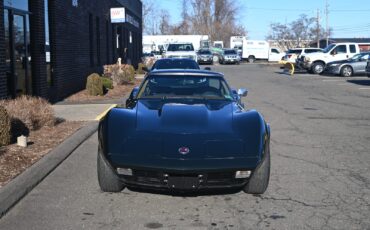 Chevrolet-Corvette-1974-Coupe-3