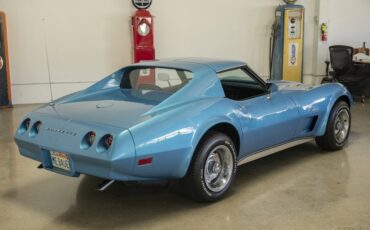 Chevrolet-Corvette-1974-Coupe-4