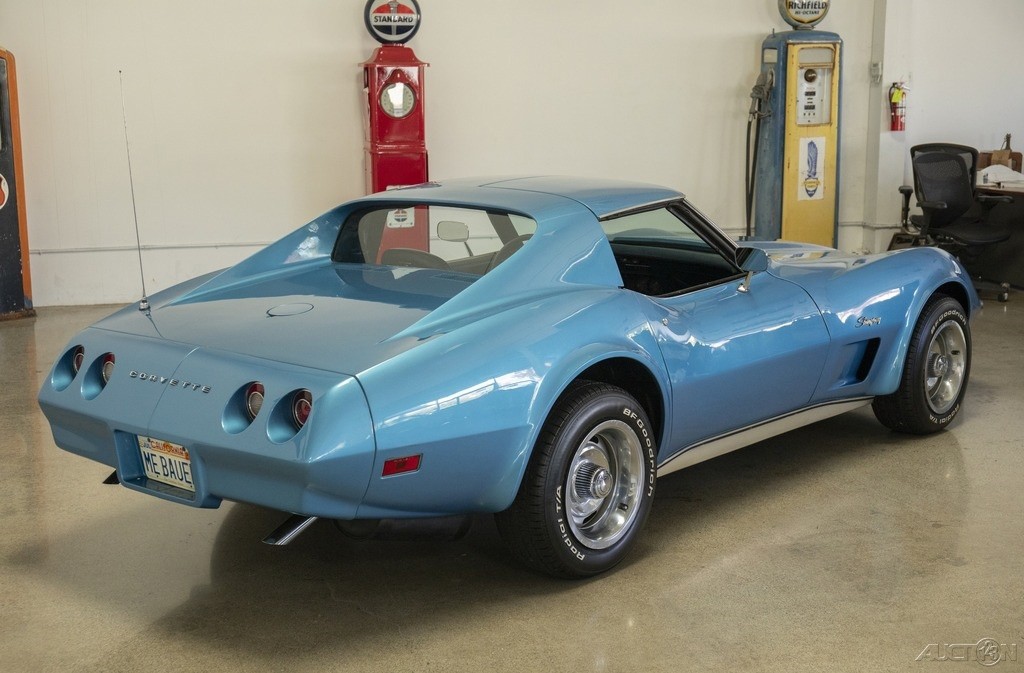 Chevrolet-Corvette-1974-Coupe-4