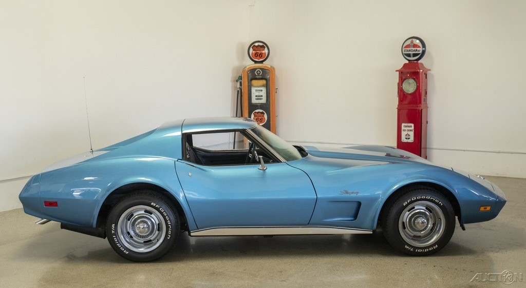 Chevrolet-Corvette-1974-Coupe-5