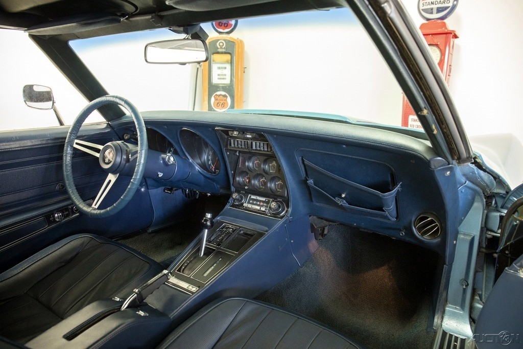 Chevrolet-Corvette-1974-Coupe-9