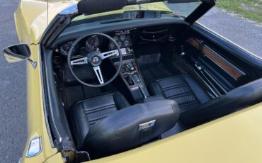 Chevrolet-Corvette-1974-convertible-1
