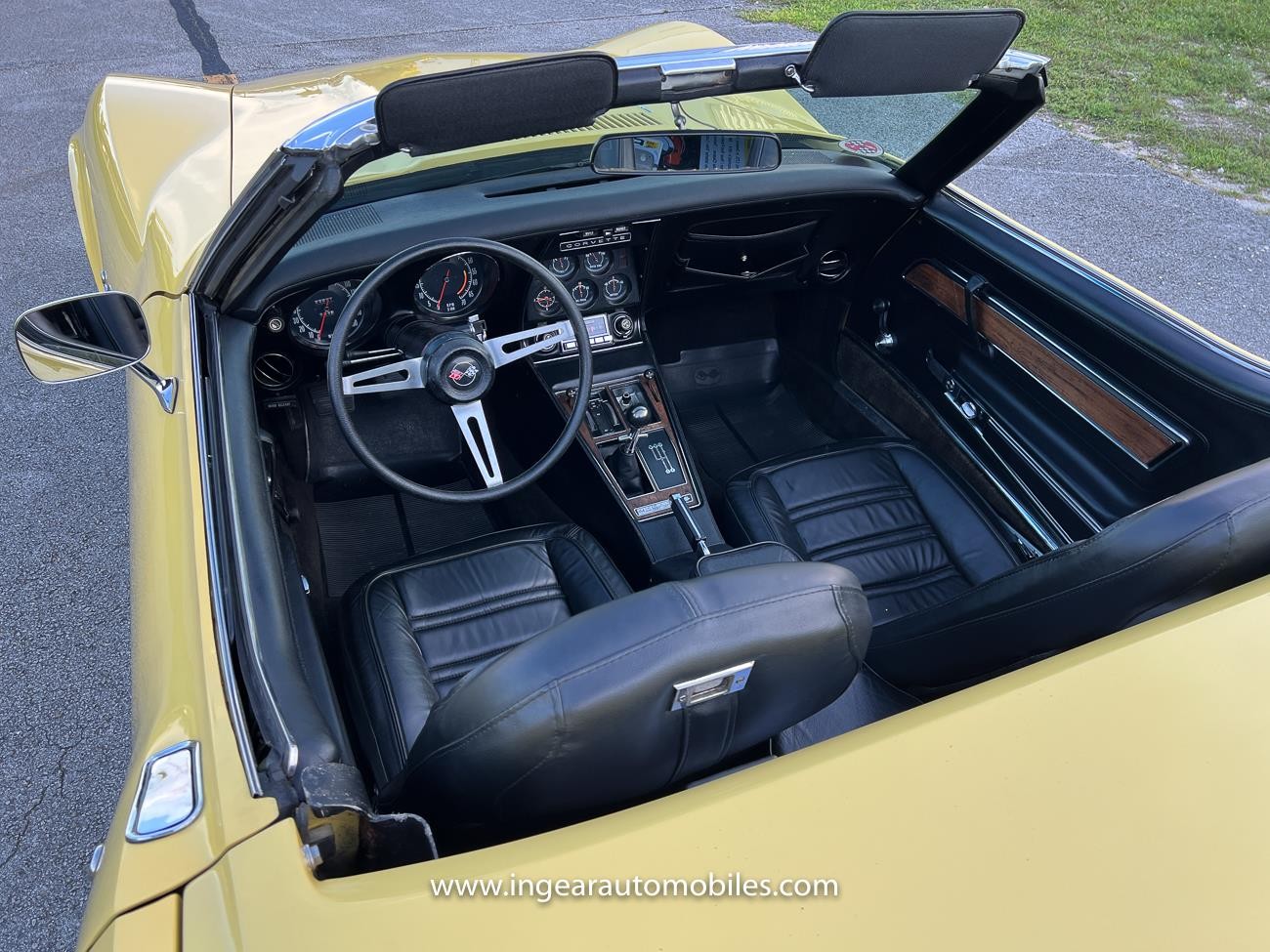 Chevrolet-Corvette-1974-convertible-1