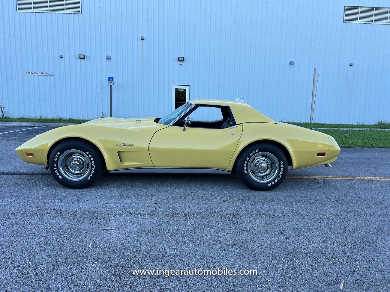 Chevrolet-Corvette-1974-convertible-10