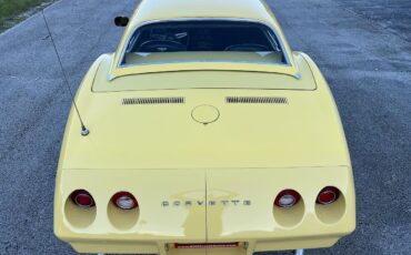 Chevrolet-Corvette-1974-convertible-12