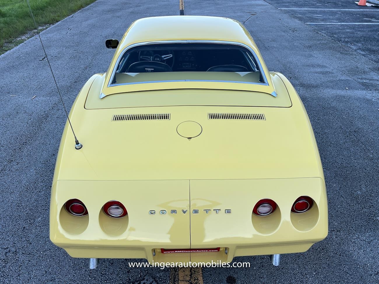 Chevrolet-Corvette-1974-convertible-12