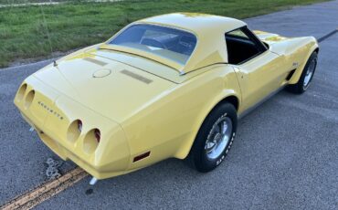 Chevrolet-Corvette-1974-convertible-13