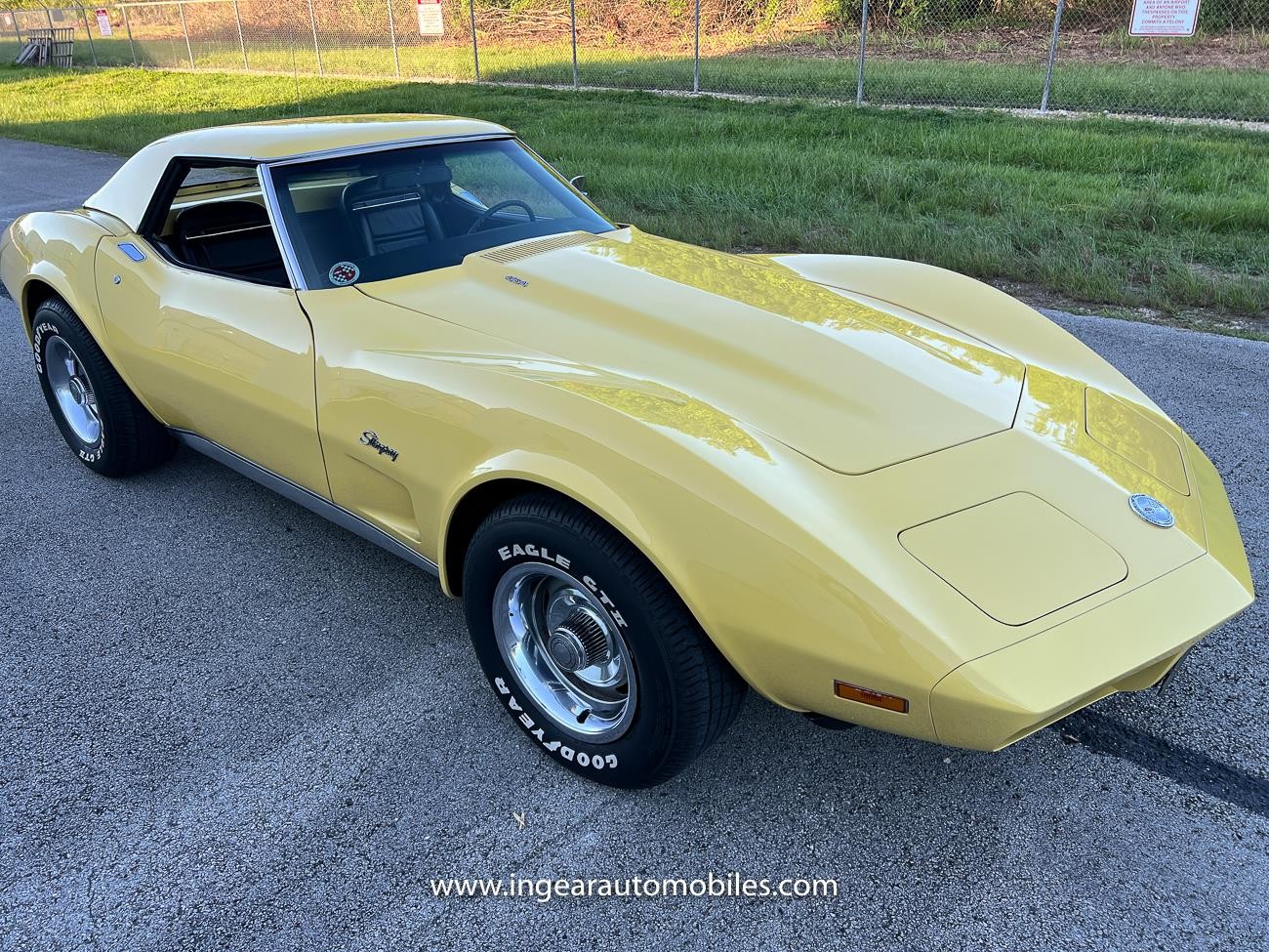 Chevrolet-Corvette-1974-convertible-14