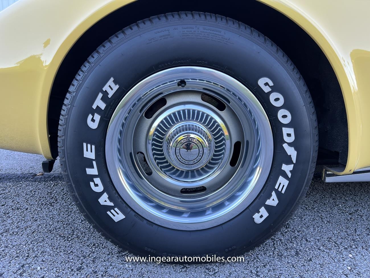 Chevrolet-Corvette-1974-convertible-19