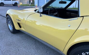 Chevrolet-Corvette-1974-convertible-22