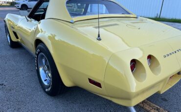 Chevrolet-Corvette-1974-convertible-23