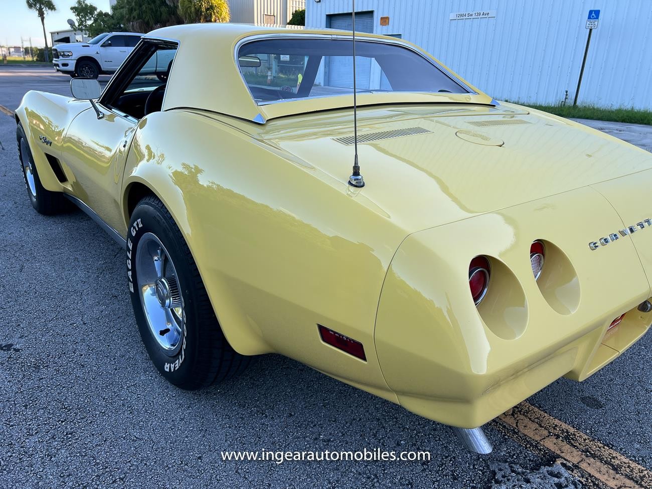 Chevrolet-Corvette-1974-convertible-23