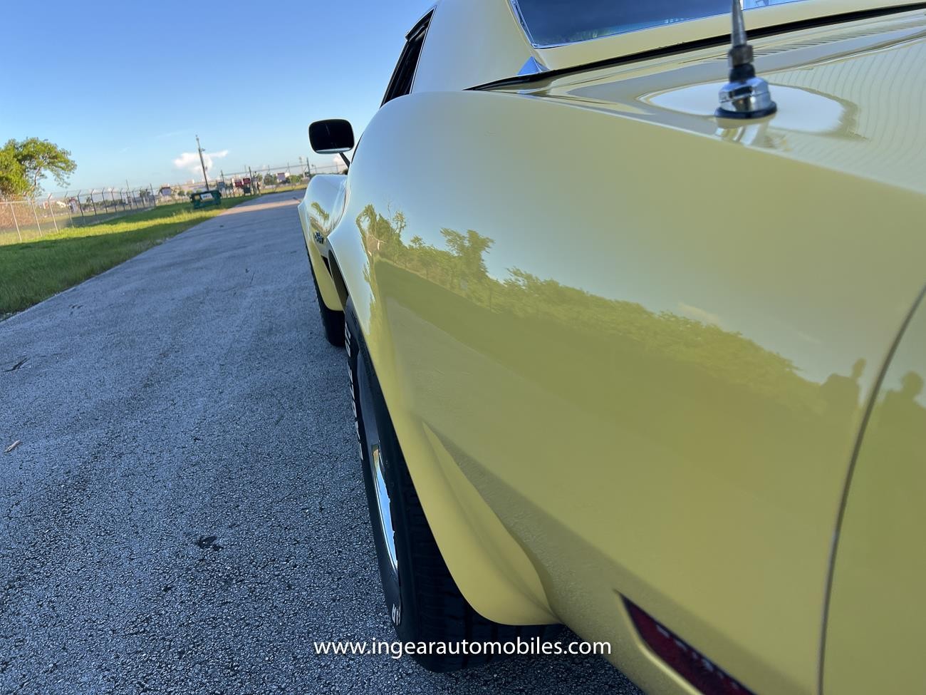 Chevrolet-Corvette-1974-convertible-24